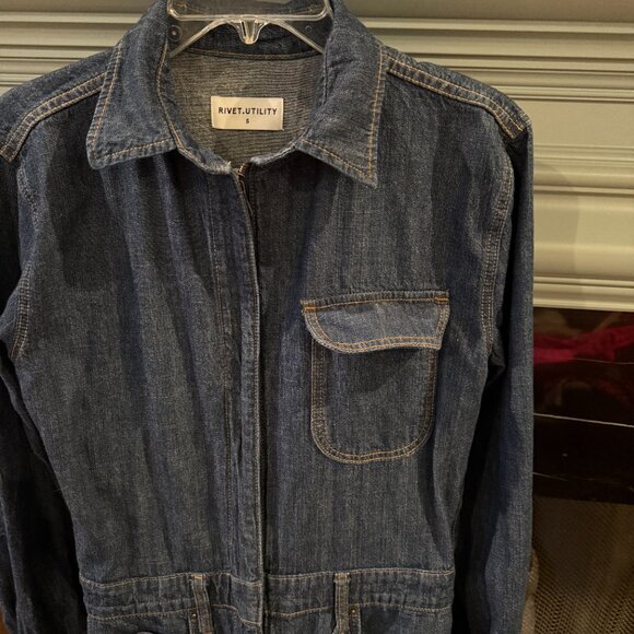 RIVET UTILITY Boyfriend Denim Jumpsuit Size Small Color: Mid denim - Picture 5 of 15